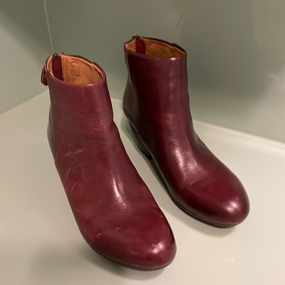 Comfortiva Alandra Ankle Boots Merlot in color zip back women’s size 7M NIB